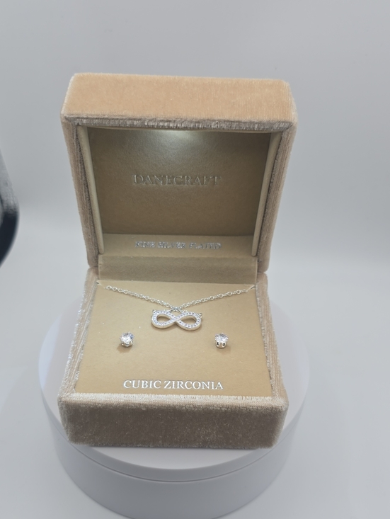 Danecraft Jewelry - Danecraft Fine Silver Plated Infinity Necklace W/ Cubic Zirconia Studs (NWOT)🩶